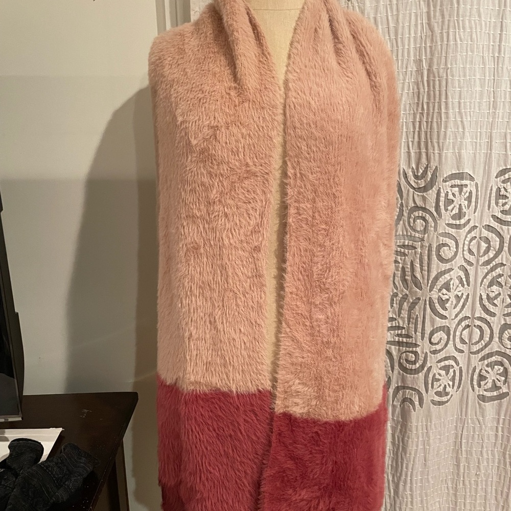 Anthropologie women’s furry scarf pink